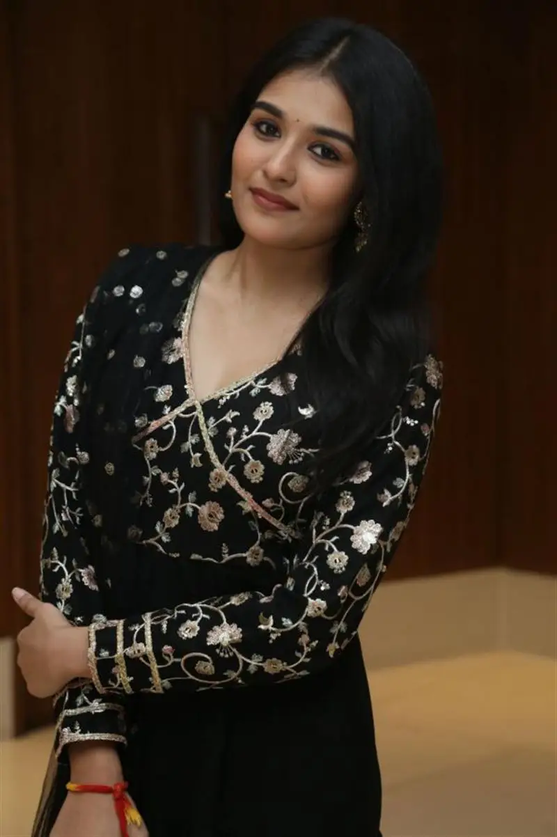 TELUGU GIRL SHREYA RANI REDDY IN BLACK DRESS 5